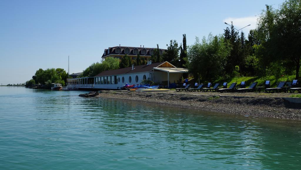 River Side Hotel Mingachevir Eksteriør billede